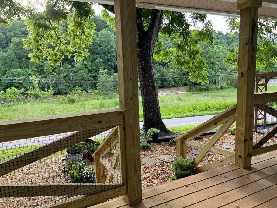 Riverside Relaxer W/Hot Tub+Fire Pit +Wifi & View Franklin Exterior foto
