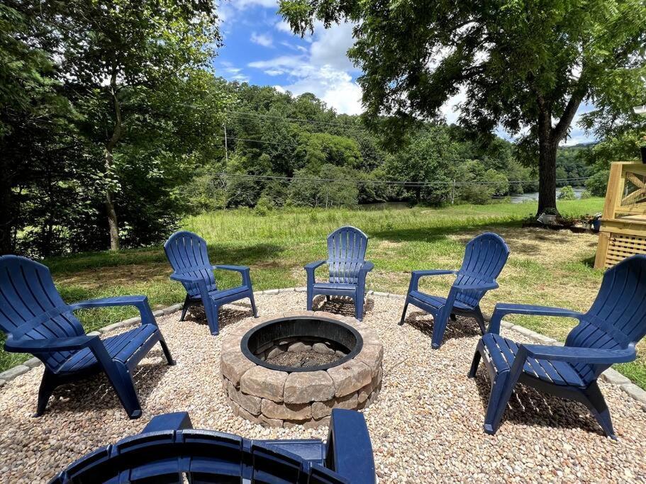 Riverside Relaxer W/Hot Tub+Fire Pit +Wifi & View Franklin Exterior foto